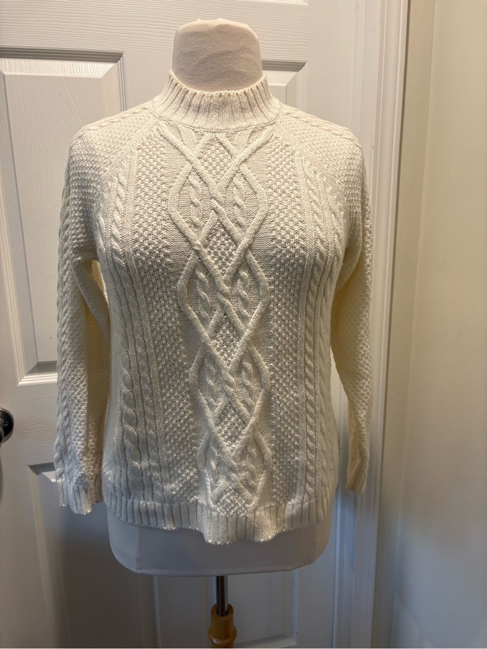 Abercrombie & Fitch Cream Cable Turtleneck Sweater Large